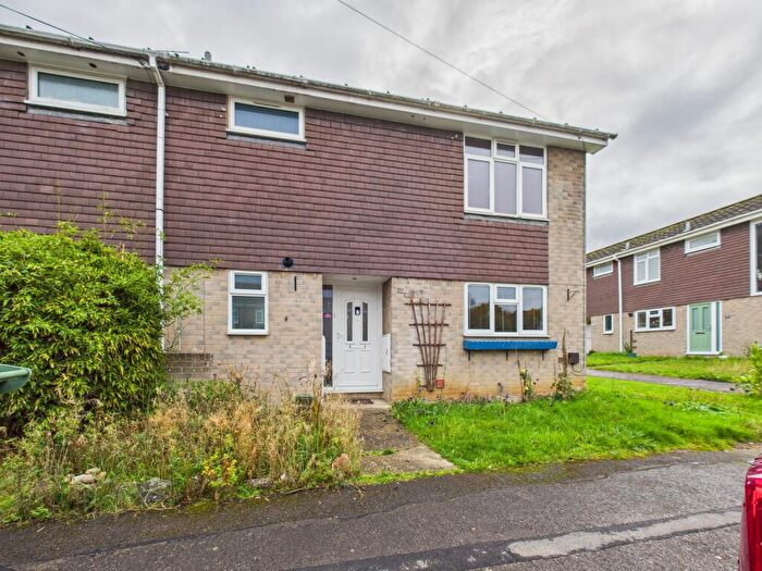 3 Bedroom End Of Terrace House For Sale In Burnley Close, Tadley, RG26