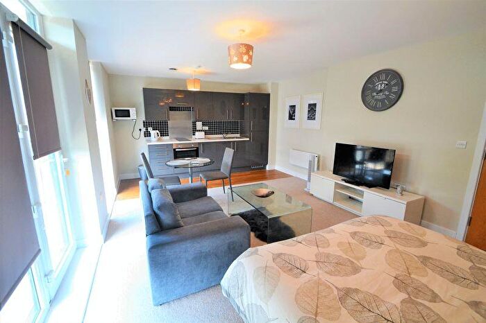 Studio To Rent In Bridgewater Gate, Salford, M5