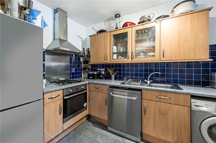 2 Bedroom Apartment To Rent In Dulwich Road, London, SE24