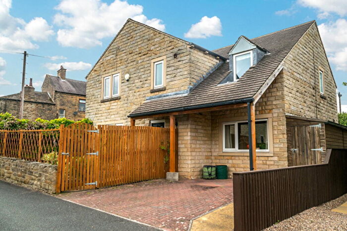 4 Bedroom Detached House For Sale In Elm Gardens, Skelmanthorpe, HD8