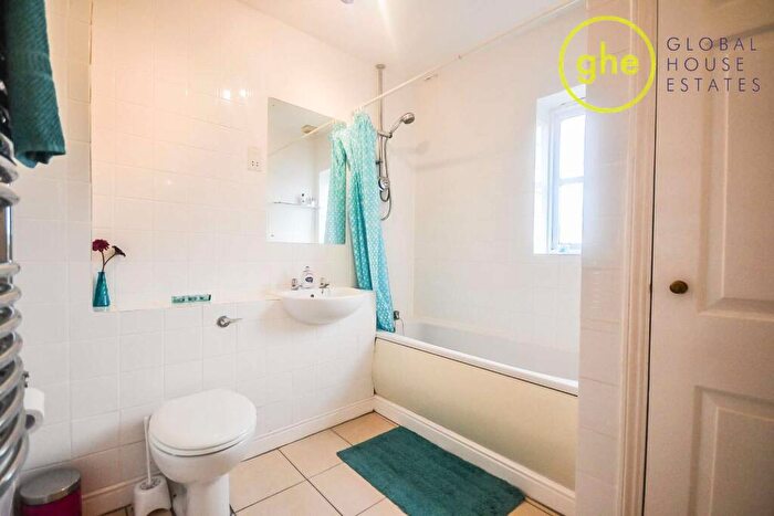 2 Bedroom Flat To Rent In Wheat Sheaf Close, Canary Wharf, London, E14