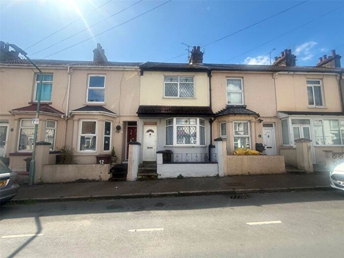 3 Bedroom Terraced House To Rent In Hamilton Road, Gillingham, Kent, ME7