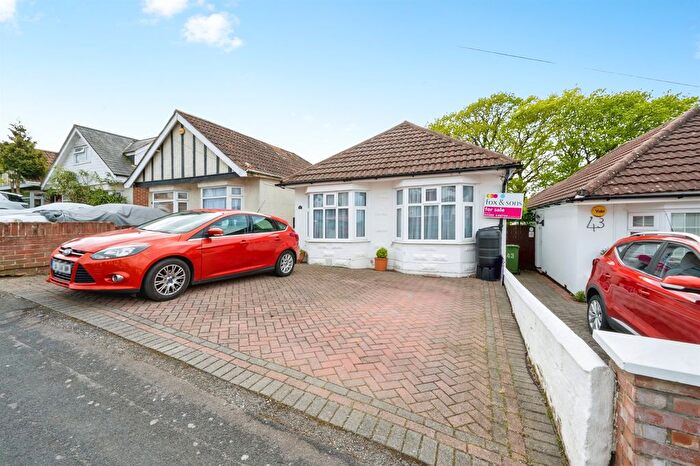 2 Bedroom Detached Bungalow For Sale In Woodmill Lane, Southampton, SO18