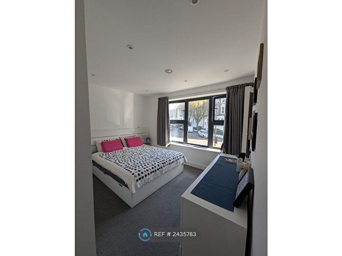 2 Bedroom Flat To Rent In Alfred Road, London, W3
