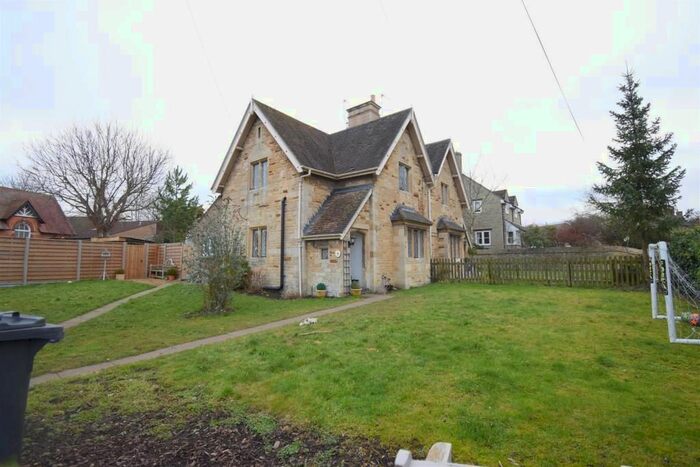 3 Bedroom Cottage To Rent In Grafton Road, Kettering, NN14