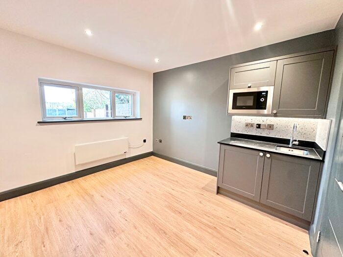 Studio To Rent In Mounts Road, Greenhithe, DA9