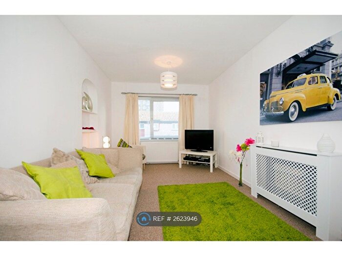 2 Bedroom Flat To Rent In Gordons Mills Crescent, Aberdeen, AB24