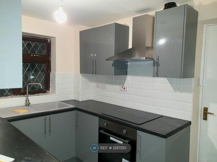 3 Bedroom Detached House To Rent In Breckbank, Forest Town, Mansfield NG19