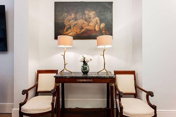 3 Bedroom Maisonette To Rent In Eaton Place, Belgravia, London, SW1X