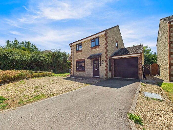 3 Bedroom Detached House For Sale In The Kilns, Calne, SN11