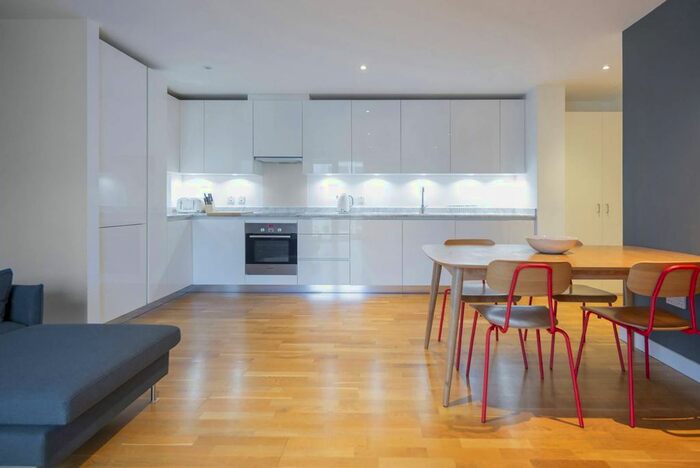 2 Bedroom Flat To Rent In Scarlet Close, Stratford, London, E20