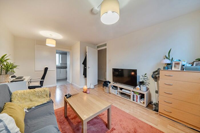1 Bedroom Flat For Sale In Cromwell Road, London, SW9