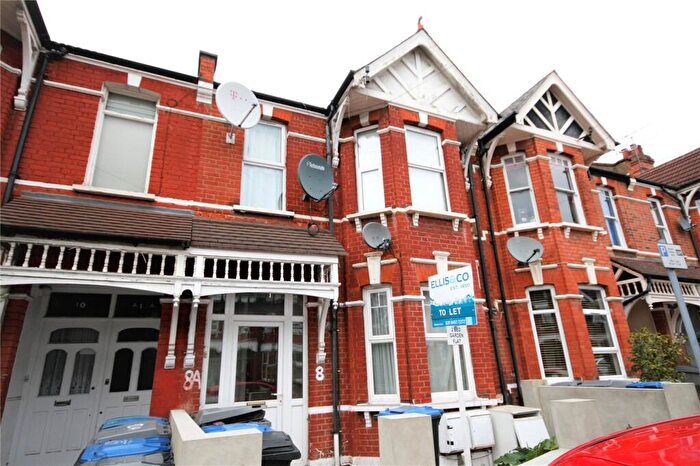 2 Bedroom Maisonette To Rent In Temple Road, London, NW2