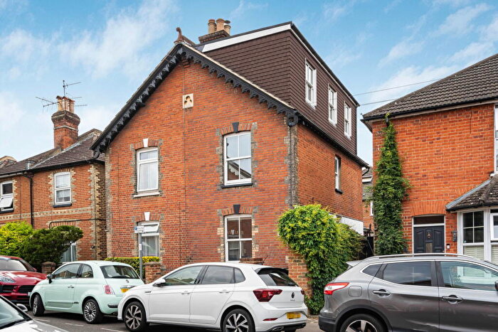 4 Bedroom Semi-Detached House For Sale In Queens Road, Guildford, GU1