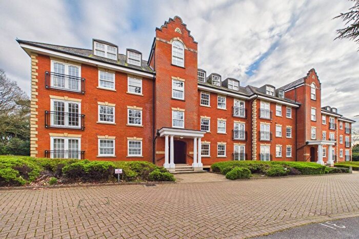 2 Bedroom Flat For Sale In Montague Close, Wokingham, Berkshire, RG40
