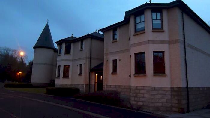 2 Bedroom Flat To Rent In / Cockalane View, G63