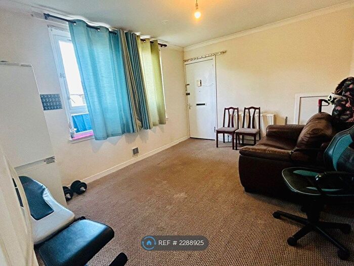 2 Bedroom Flat To Rent In Balgreen Road, Edinburgh, EH12