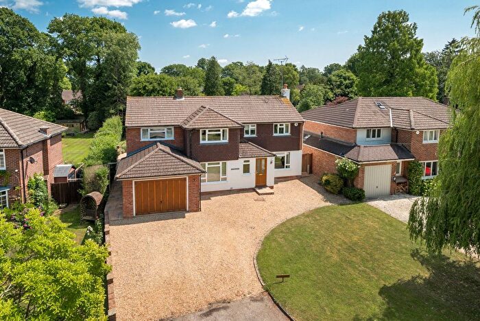 5 Bedroom Detached House For Sale In Hooke Road, East Horsley, KT24