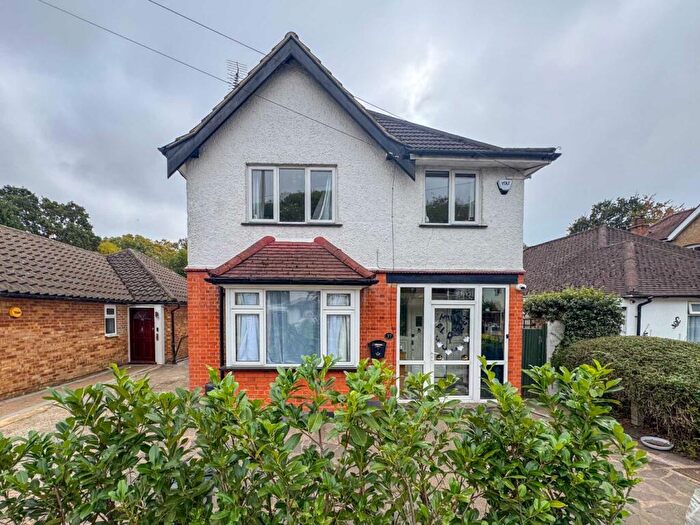 3 Bedroom Detached House For Sale In Elm Avenue, Ruislip, HA4