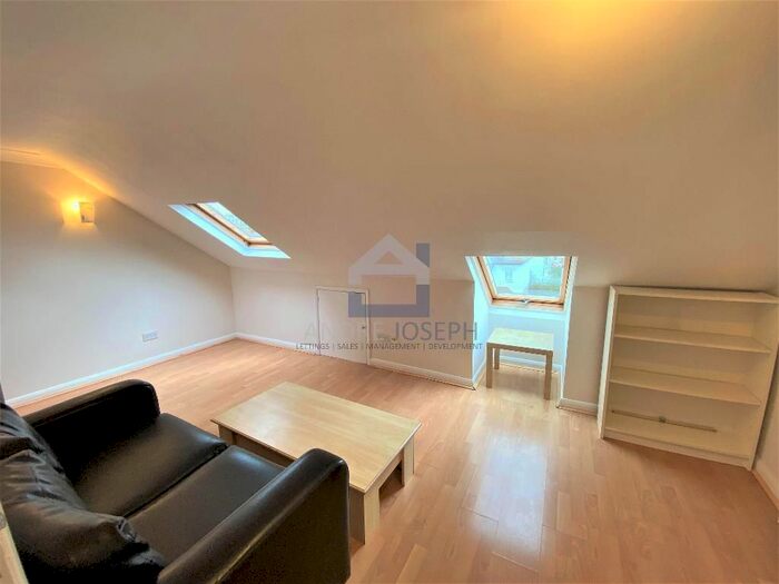 1 Bedroom Flat To Rent In Tooting Bec Road, Tooting Bec, London, SW17