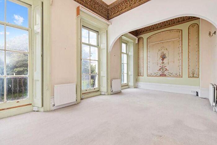 3 Bedroom Flat To Rent In - Sussex Square, Brighton, BN2