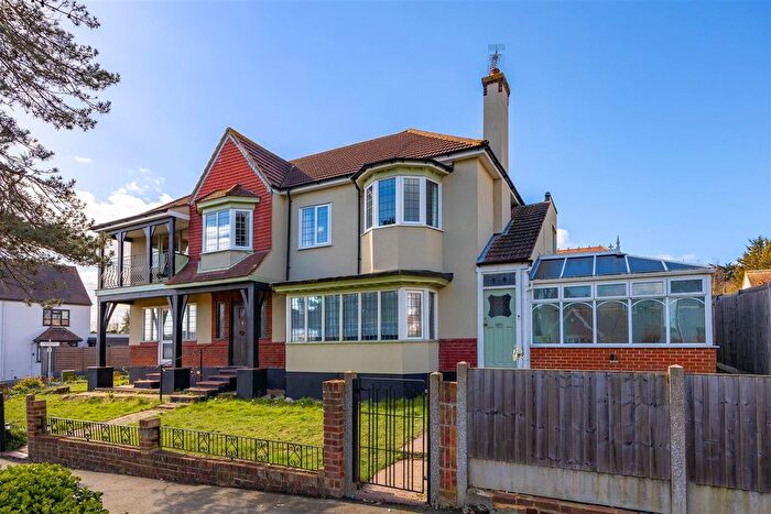 4 Bedroom Detached House For Sale In The Drive, Chalkwell, SS0