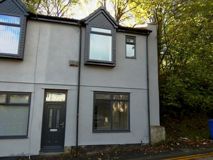 2 Bedroom End Of Terrace House To Rent In Stamford Road, OL5