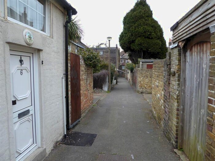 1 Bedroom Flat To Rent In Chapel Place Lane, Ramsgate, CT11