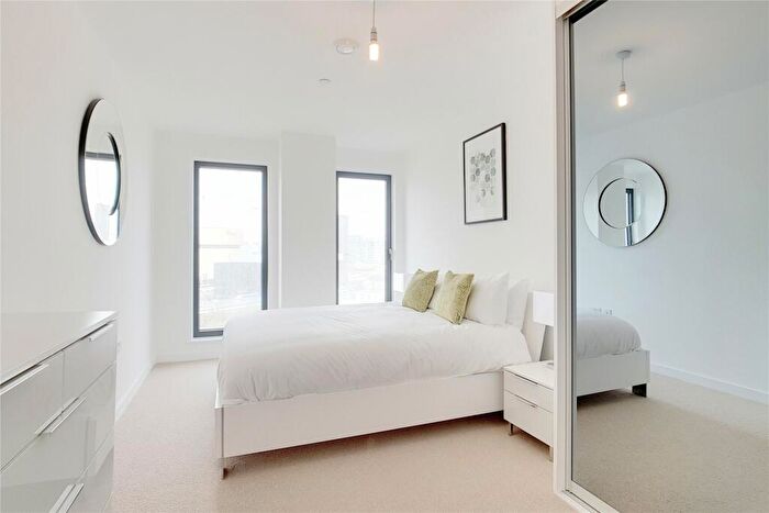 2 Bedroom Apartment To Rent In Great Eastern Road London, E15