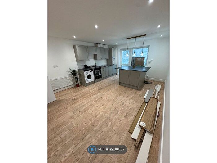 3 Bedroom Flat To Rent In Rokesby Place, Wembley, HA0