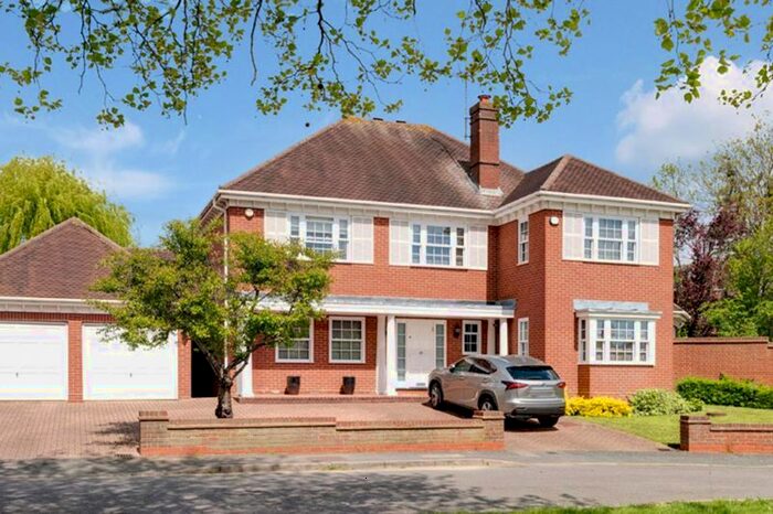 6 Bedroom Detached House To Rent In Fairholme Close, London, N3