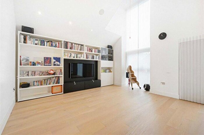 5 Bedroom Property To Rent In Central Avenue, London, SW6