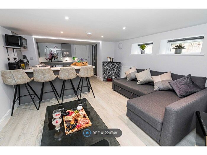 1 Bedroom Flat To Rent In Approach Road, Poole, BH14