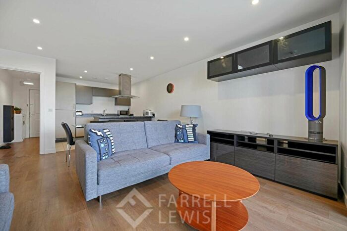 3 Bedroom Flat To Rent In Celestial House, East India Dock Road, E14