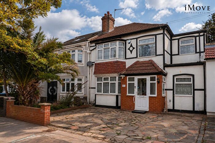 5 Bedroom Semi Detached House For Sale In Carolina Road, Thornton Heath, CR7