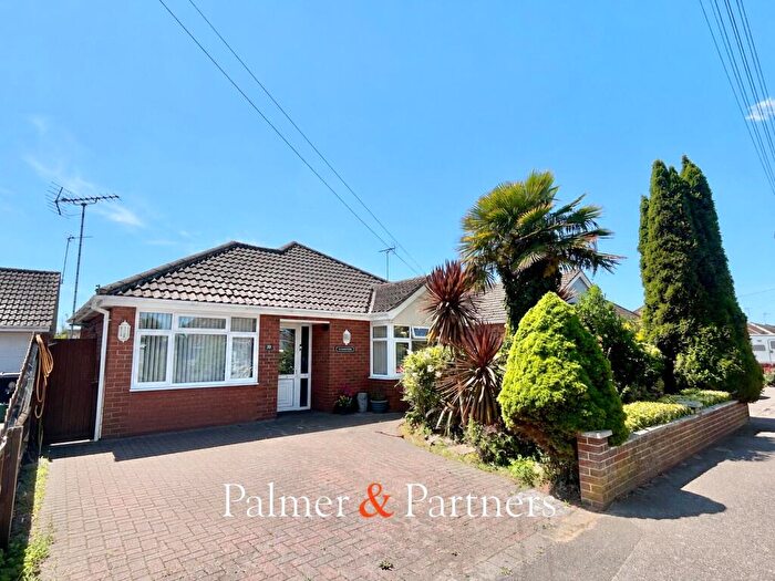 4 Bedroom Bungalow For Sale In Bockings Grove, Clacton-on-Sea, Essex, CO16