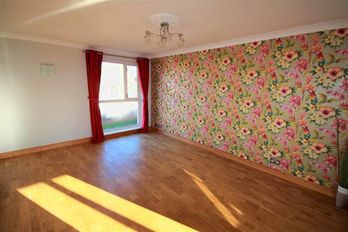 2 Bedroom Flat To Rent In Middleham Close, Ouston, Chester Le Street, DH2