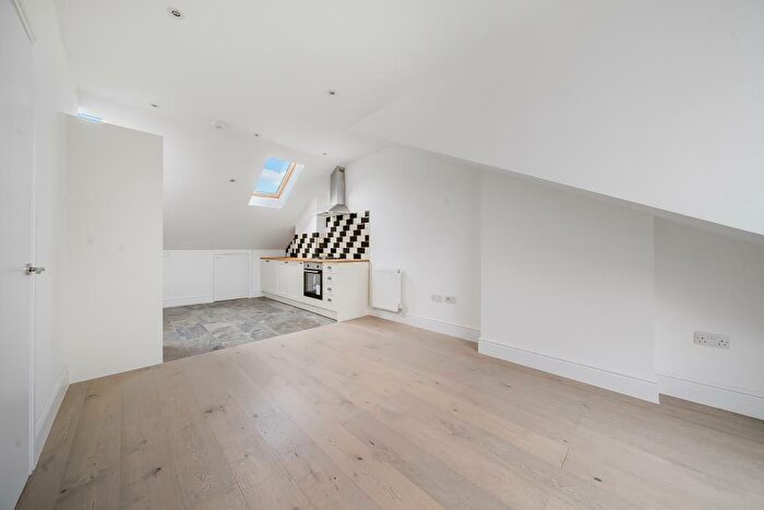 2 Bedroom Flat For Sale In Muswell Hill, Highgate, N10