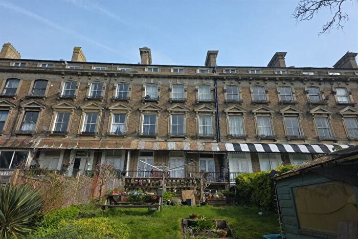 2 Bedroom Flat To Rent In Victoria Park, Dover, CT16