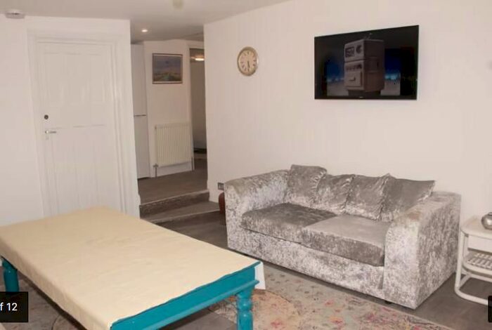 4 Bedroom Detached House To Rent In Hendon Woodlane, London, NW7