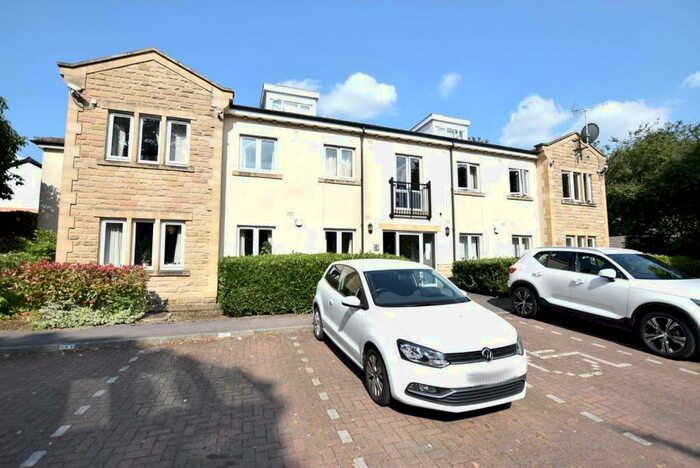 2 Bedroom Apartment To Rent In Earls Court, King Lane, Moortown, Leeds, LS17