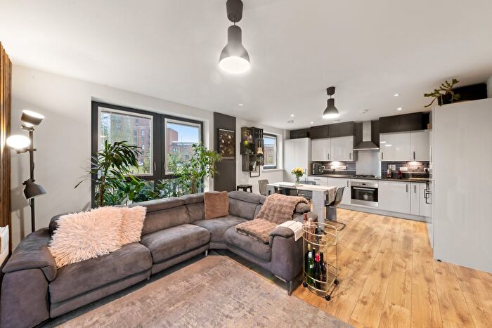 2 Bedroom Flat For Sale In Havelock Road, Southall, UB2