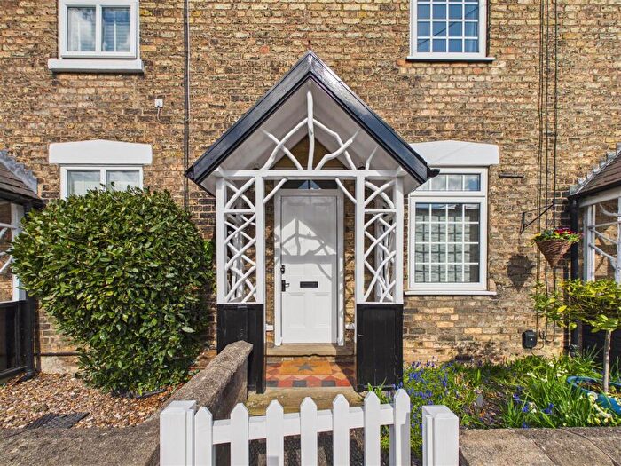 3 Bedroom Cottage For Sale In Main Street, Swanland, HU14
