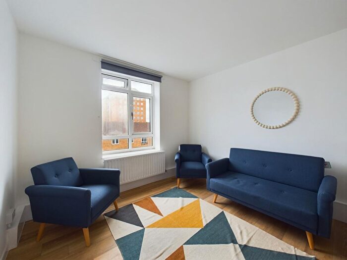 4 Bedroom Flat To Rent In Wandsworth Road, London, SW8