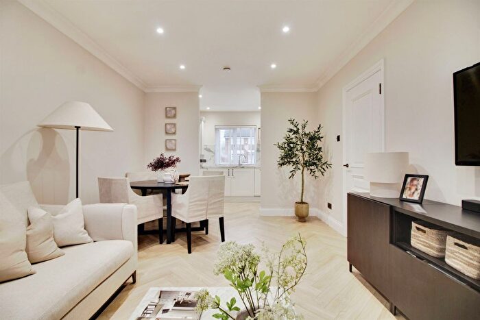 2 Bedroom Flat For Sale In Great North Road, Welwyn Garden City, AL8