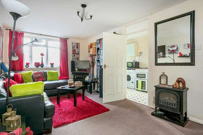 2 Bedroom Flat To Rent In Copford Close, Woodford Green, IG8