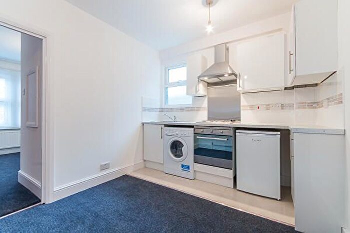 Studio To Rent In Salford Road, Streatham Hill, SW2