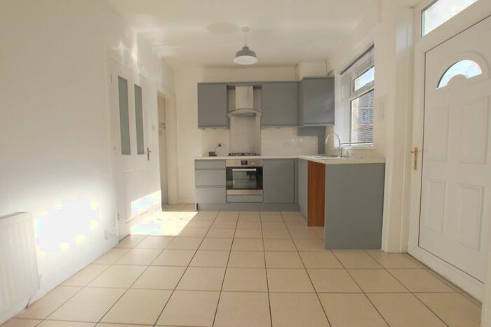 3 Bedroom Terraced House To Rent In Park Avenue, Bingley, BD16