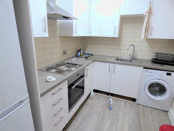 2 Bedroom Flat To Rent In Eric Street, Mile End, London, E3