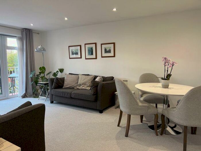 2 Bedroom Apartment To Rent In Central Marlow, SL7